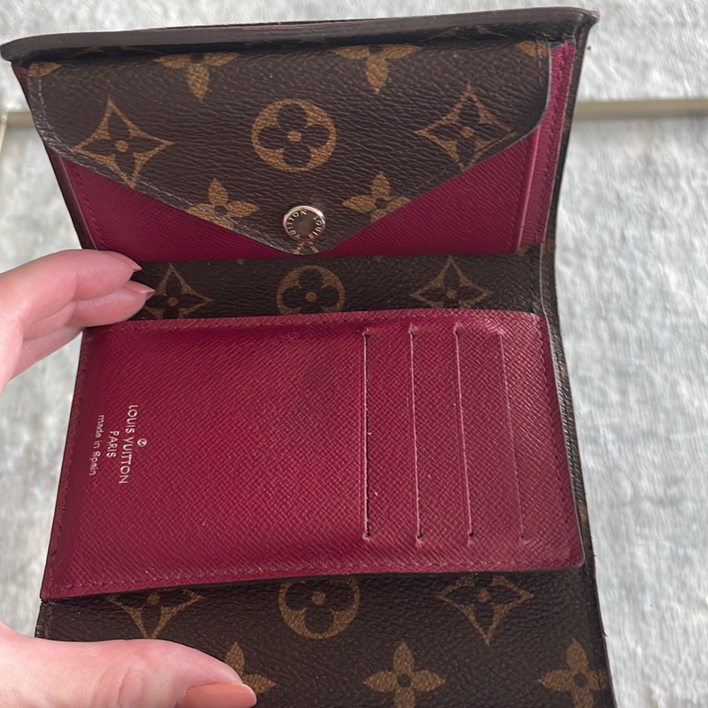 Louis Vuitton Epi Monogram Marie-Lou Compact Wallet ‘Fuchsia’ - Picture 5 of 12